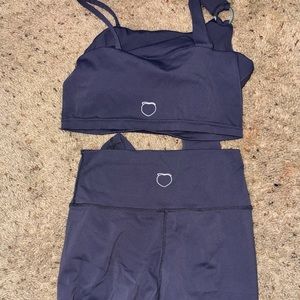 Women’s peachy bunz workout set size medium fits more like a small